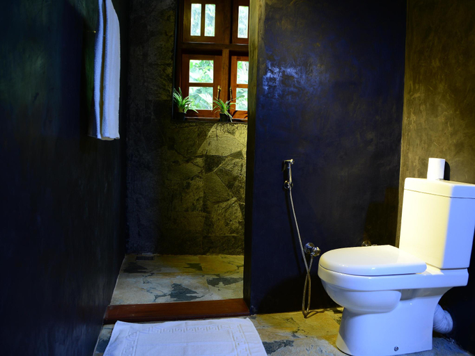 Bathroom 4, Veraima Kandy Hotel, Kundasale