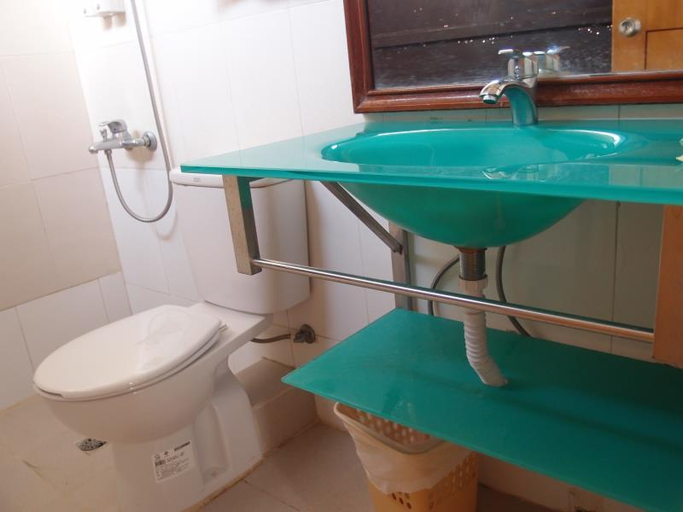 Bathroom 3, Hotel Kou Va, Makau