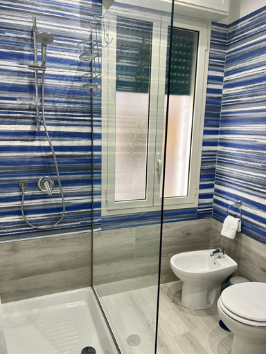 Bathroom 5, Punto House, Napoli