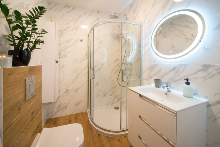 Bathroom 4, Maya's 49, Gdańsk City