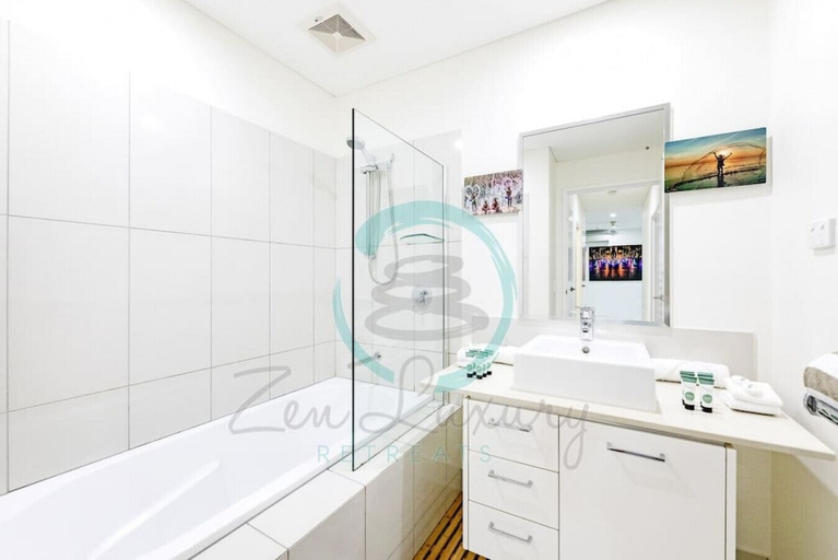 Bathroom, ZEN TREE BLOSSOM - 3BR Luxury Apartment, Darwin