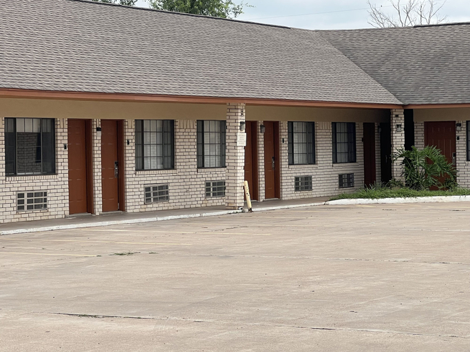 Exterior & Views 2, Garden Inn & Suite, Jim Hogg