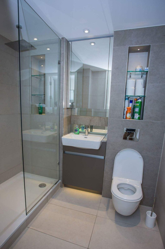 Bathroom 3, PREMIUM WOOLWICH 2 BED APARTMENT, London