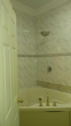 Bathroom, Trotty Apartments, Alimosho