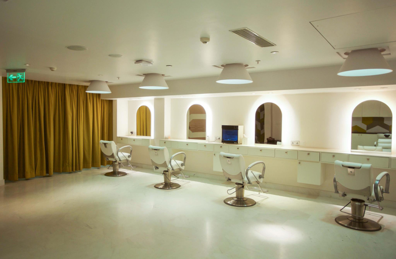 Bathroom 4, Chennai Adyar Park, Chennai