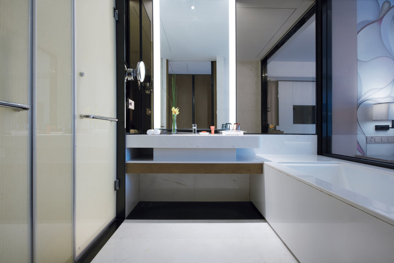 Bathroom 5, Crowne Plaza HANGZHOU QIANTANG by IHG, Hangzhou