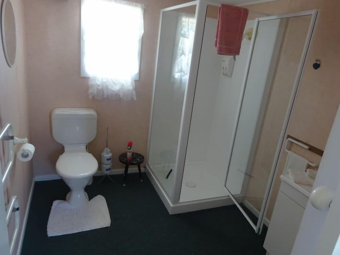 Bathroom 3, Kepplestone by the Sea, Clutha