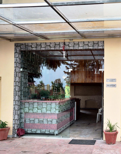 Public Area, Pops Hotel and Restaurant, Kangra
