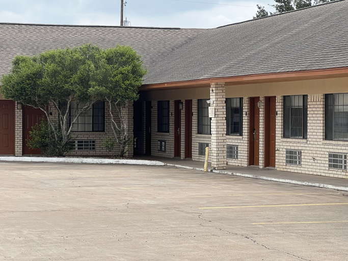 Exterior & Views 2, Garden Inn & Suite, Jim Hogg