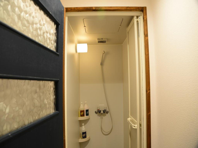 Bathroom 5, The Deer Park Inn, Nara