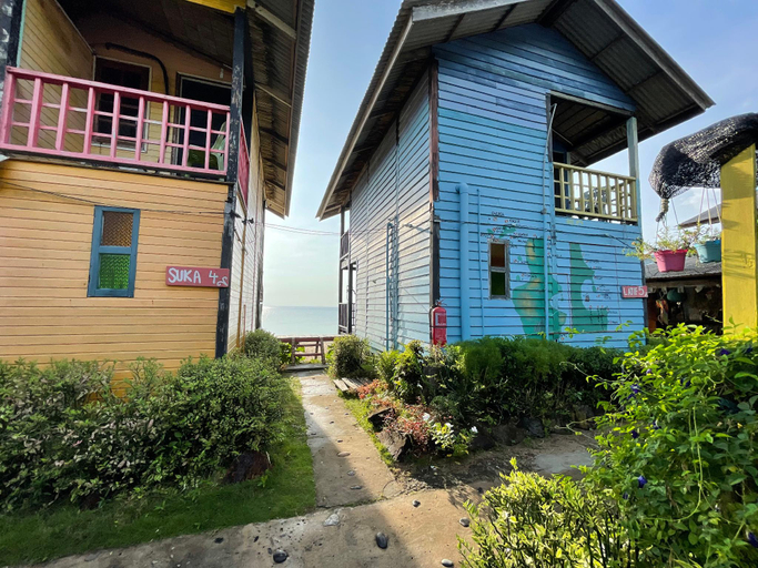 Exterior & Views