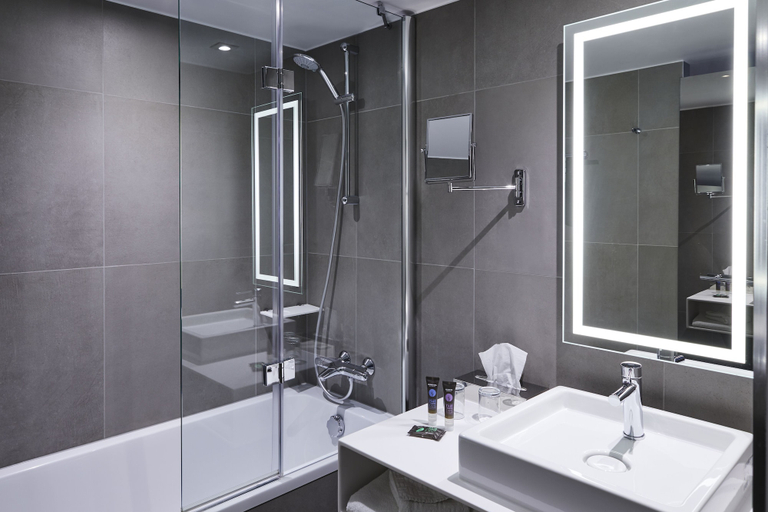Bathroom 5, Novotel Birmingham Airport, Solihull