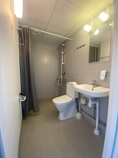 Bathroom, STF Oscar Vandrarhem - Hostel, Oskarshamn