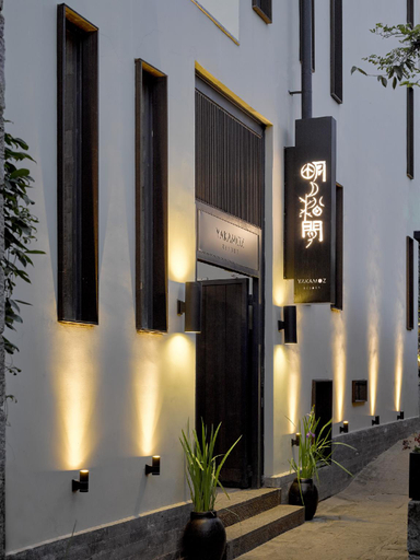 Exterior & Views