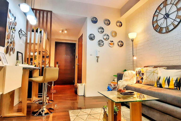 Living area 4, Sleeps 2 With Netflix and Free Wi-fi, Makati City