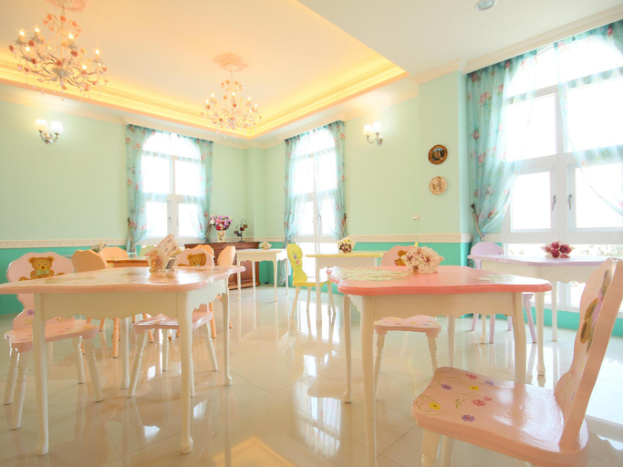 Food & Drinks, Decoupage Bed and Breakfast, Yilan