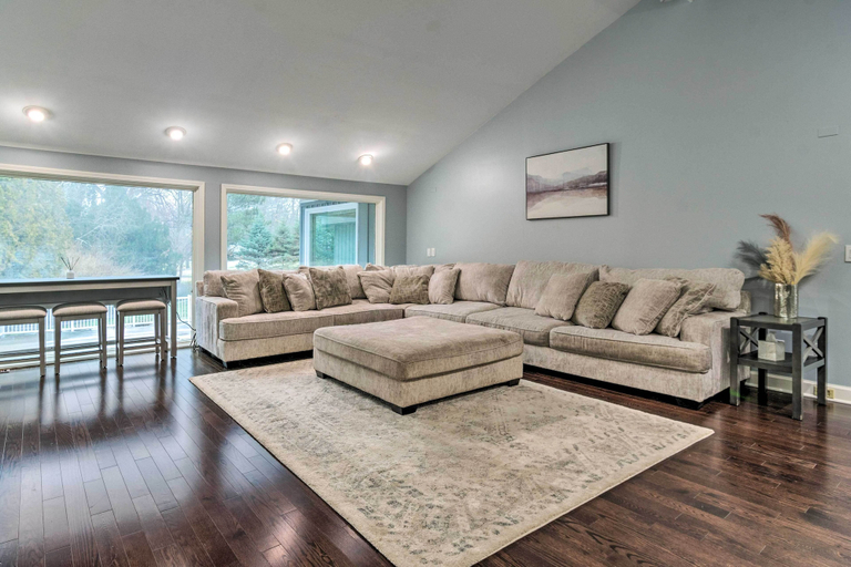Others 1, Spacious Rochester Home w/ Heated Pool & Hot Tub!, Monroe