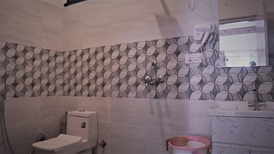 Bathroom 3, Mussoorie, Dehradun