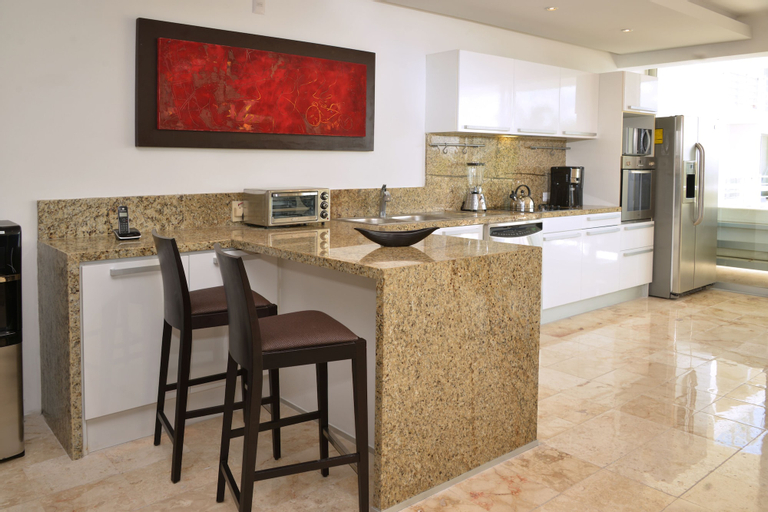 Dining Room 9