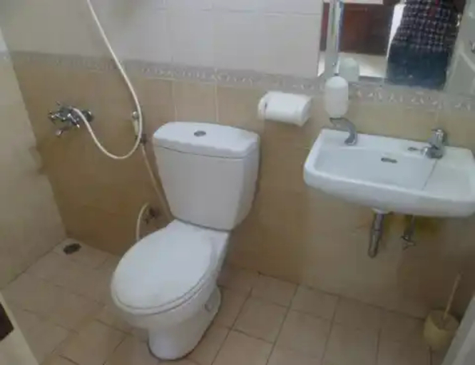 Bathroom 5, Villa Kota Bunga Mawar, Bogor