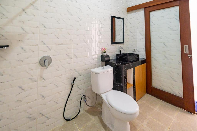 Bathroom 5, Bagas Bagus Guest House, Badung