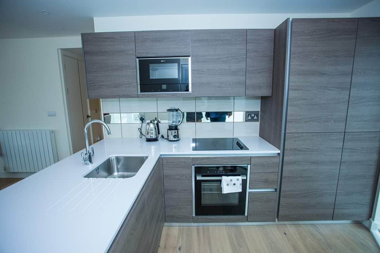 Others 5, PREMIUM WOOLWICH 2 BED APARTMENT, London