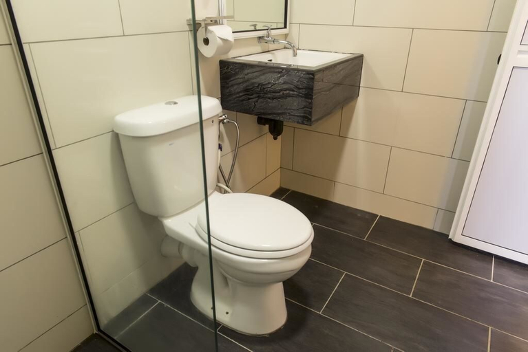 Bathroom 4, Luna Capsule, Semporna