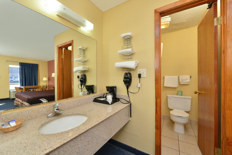 Bathroom 3, Americas Best Value Inn Indianola, Sunflower