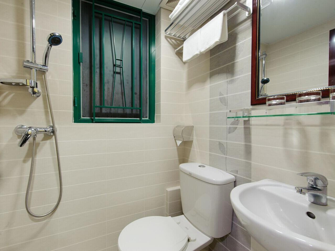 Bathroom 5, Jin Xiang Hotel, Kowloon