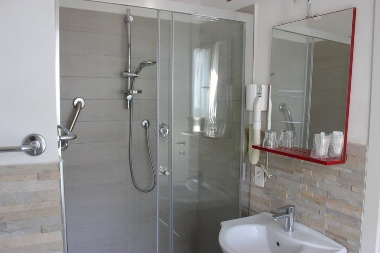 Bathroom, Hotel Euromar, Massa Carrara