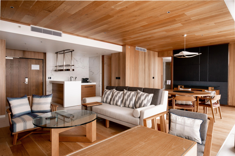 Derwent Suite Lounge Access Harbour View