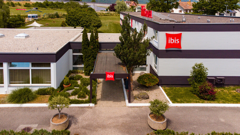 Exterior & Views 18