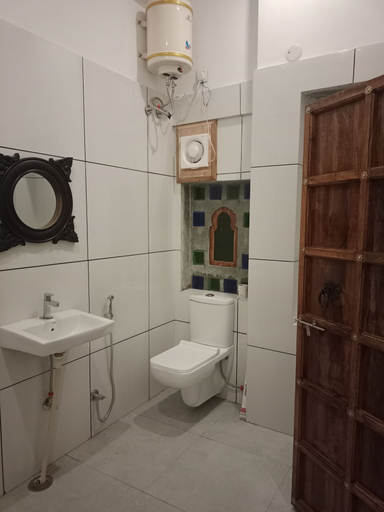 Bathroom, Lassi Guest House, Udaipur