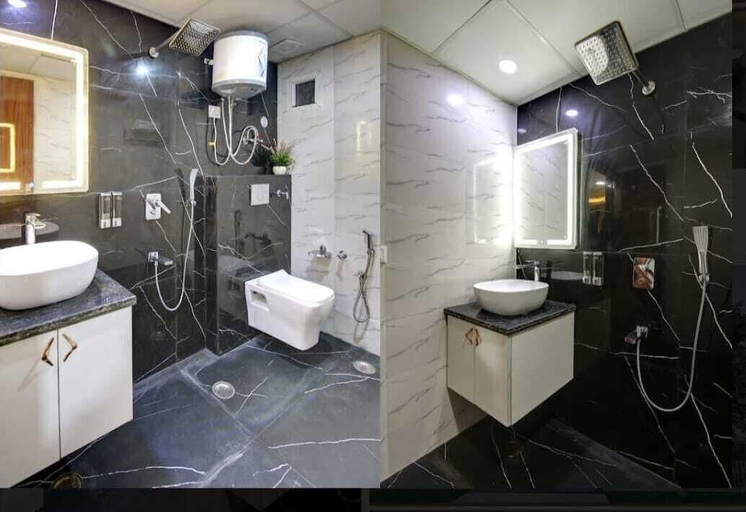 Bathroom, Hotel Noida Dreamz 144, Gautam Buddha Nagar