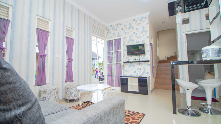 Bedroom 4, Villa Bromo 28 with Balcony, Malang