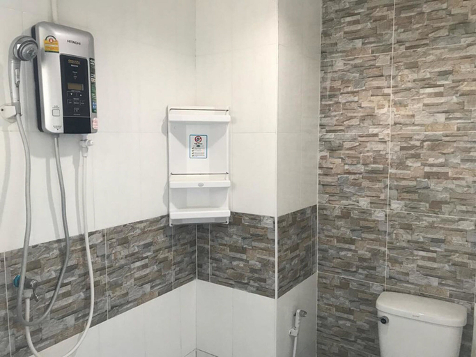 Bathroom 5, Lert Sri Hotel, Muang Suphanburi