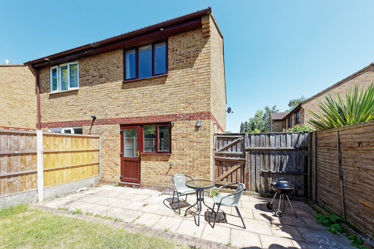 Exterior & Views 2, Lovely 2-bed House in Kent - Parking Available, Kent
