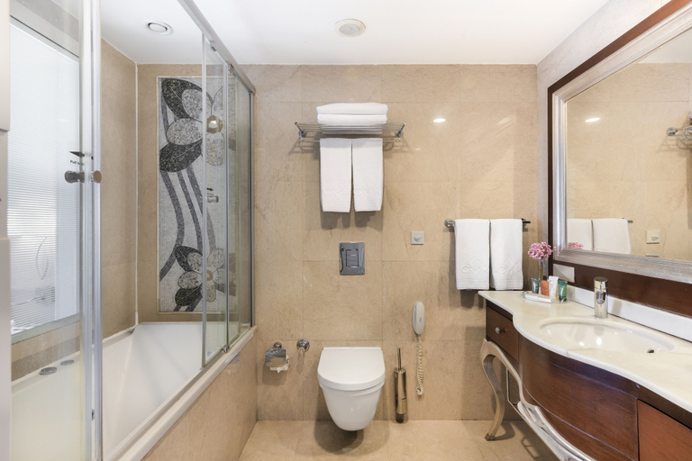 Bathroom 5, CVK Taksim Hotel Istanbul, Beyoğlu