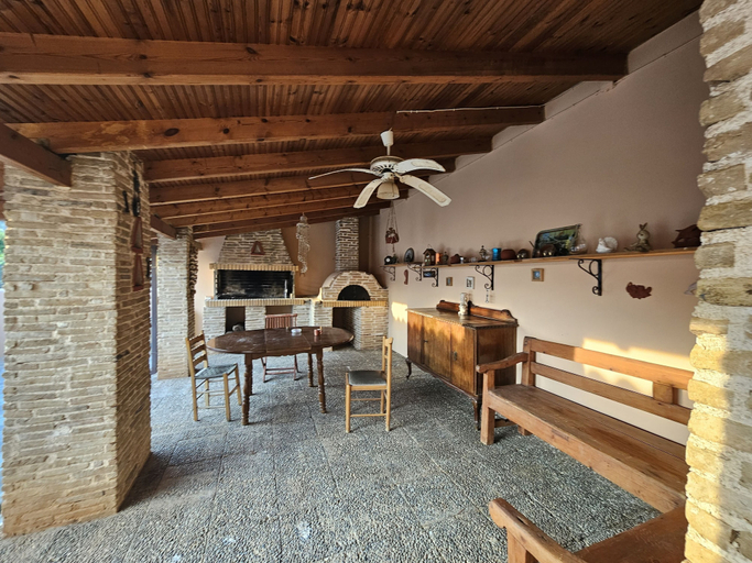 Food & Drinks 4, Villa clotho, Attica