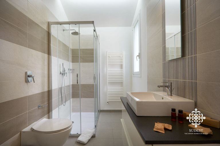 Bathroom 4, Sicily Summer Breeze, Ragusa
