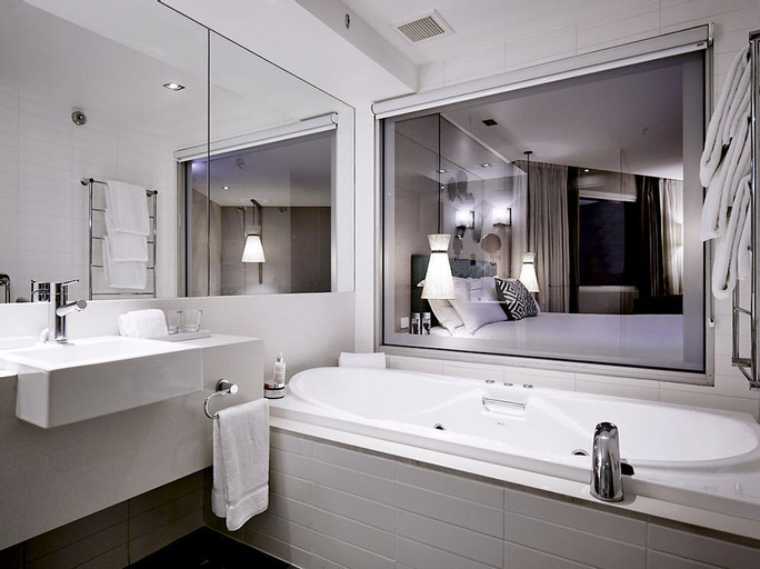 Bedroom 5, Crown Promenade Perth Hotel, Victoria Park