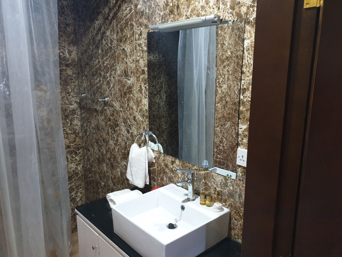 Bathroom, Metzy Residence Hotel, Kanifing