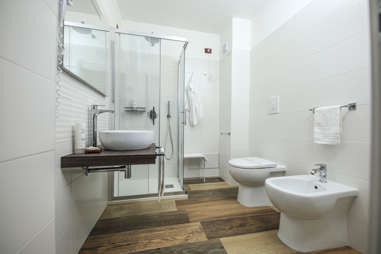 Bathroom 4, Hotel Miramonti, Turismo Rurale, Nuoro