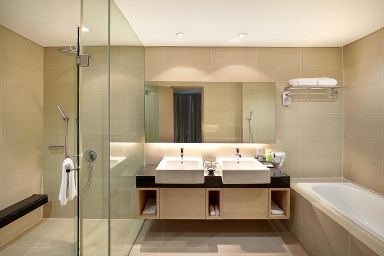 Bathroom 5, Swiss-Belhotel Mangga Besar, Central Jakarta