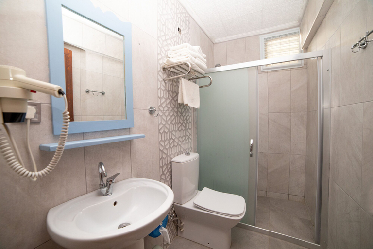 Bathroom 5, Yakamoz Otel, Gökçeada