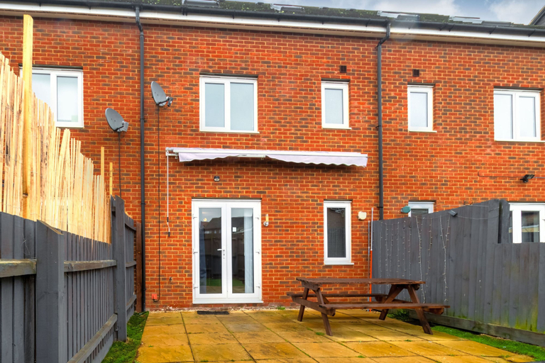 Exterior & Views 2, Westlake Serviced Accommodation, Cambridgeshire