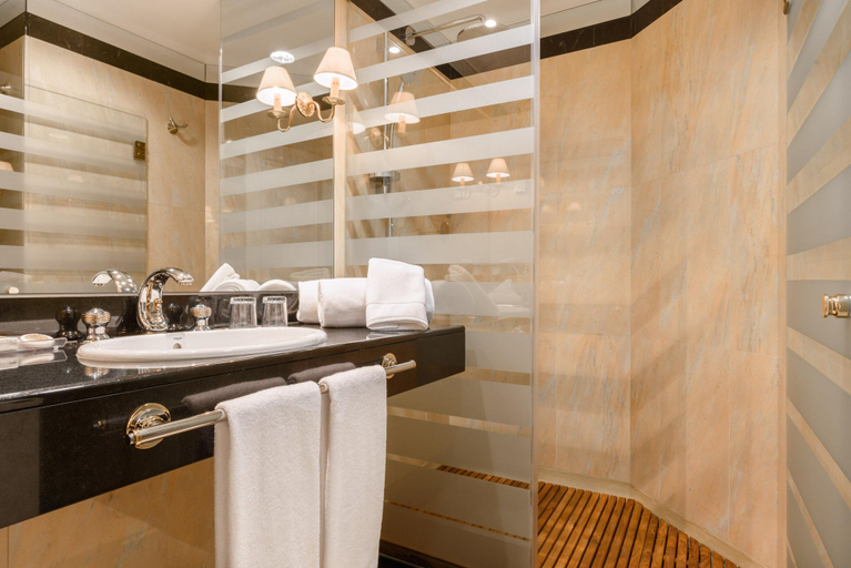 Bathroom 2, Eurostars Gran Hotel Santiago, A Coruña