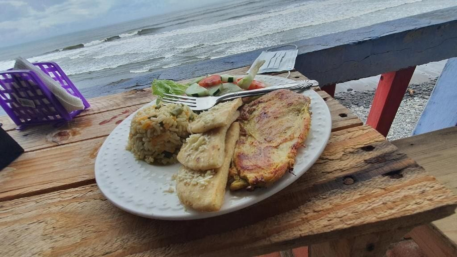 Food & Drinks 4, Hostal Club Mochilero, La Libertad