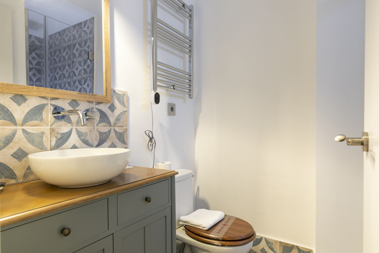 Bathroom 4, Apartahotel Quo Eraso, Madrid