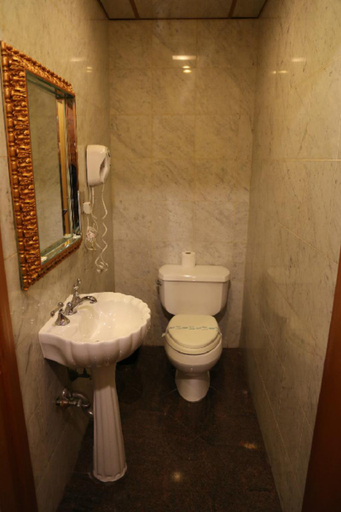 Bathroom 4, Paris Suites Hotel, New York